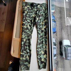 Green Color Camo Print Tights/Leggings